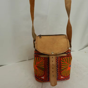 กระเป๋าสะพายไหล่หนังแท้สีน้ำตาล100% ทำด้วยมือกระเป๋าสะพายข้างโบฮีเมียนบันจาร่าแบบวินเทจปักด้วยมือ - Product Image 1