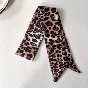 Pañuelo largo con estampado de leopardo para mujer, accesorio de moda de poliéster, estilo casual, para todas las estaciones, cinta estrecha para el cuello, diadema, decoración para bolso - Product Image 1