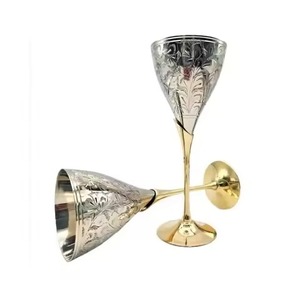 Gobelet à vin en métal de luxe, calice finement gravé, coupe à boire vintage, vaisselle élégante pour bar, centre de table de mariage - Product Image 3