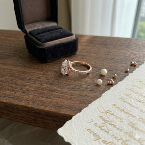 Anillo de Compromiso con Diamante Corte Pera en Oro Rosa con Banda Pavé, Elegante Anillo Solitario, Joyería Nupcial de Lujo, Regalo para Mujer - Product Image 2