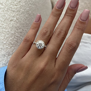 Anillo de Compromiso Clásico con Diamantes Redondos, Oro de 10K, Engaste Pavé, Anillo de Boda para Mujer - Product Image 5