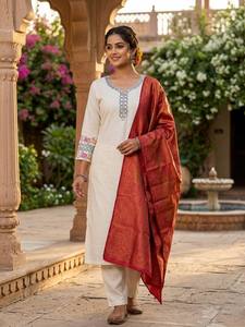 Ensemble Kurta Pantalon Élégant Coupe Droite pour Femme Reglance avec Empiècement Brodé et Dupatta Imprimé Vibrant – Tenue Ethnique Classique Trois Pièces - Product Image 4