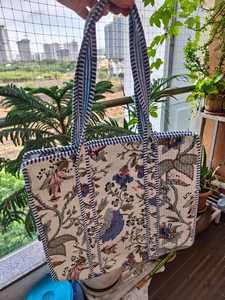 Sac fourre-tout matelassé pour femme avec doublure en coton et imprimé bloc, options de vente en gros pour sacs de voyage et de shopping lavables, grandes tailles - Product Image 1
