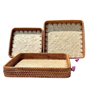 Bandeja de servir cuadrada de ratán natural con incrustaciones de nácar, bandeja decorativa para mesa de café, bandeja con detalles de concha para decoración del hogar, regalos para amantes del café - Product Image 1