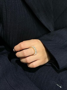 Bague de mariage minimaliste en or jaune 14K, sertie de 8,8 carats de diamants taille émeraude couleur D-F, clarté VS+, monture à griffes, alliance éternité complète, certifiée IGI - Product Image 6