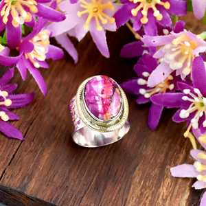 Anillo de Plata de Ley 925 con Turquesa Rosa en Forma Ovalada, Anillo Hecho a Mano con Diseño Martillado, Joyería Fina Boho Chic para Mujer - Product Image 3