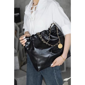Sac messager matelassé noir en PU avec bandoulière chaîne, fermeture éclair étanche, idéal pour les voyages, pour femme - Product Image 2