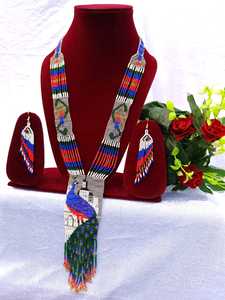 Ensemble de colliers élégants en perles de verre multicolores, adaptés aux tenues décontractées et aux présentoirs de boutiques de créateurs - Product Image 1