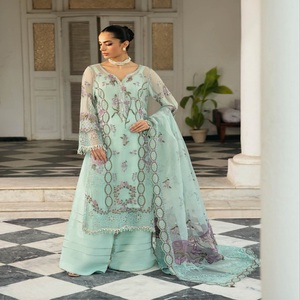 Robes de soirée pour femmes Boutique Costumes Robes en mousseline de soie de luxe élégantes et belles Costumes 3 pièces par Ramsha Volume Dastak - Product Image 3