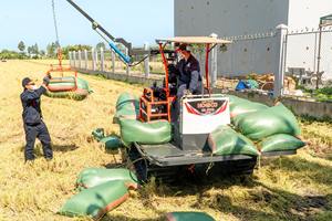 HOT 2025 HOGICO 2017/PLUS 80HP 4WD TRUCK CRAWLER Nuevo vehículo agrícola duradero de alta calidad Potente rendimiento Caja de cambios - Product Image 3