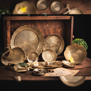 Juego de Vajilla de Aluminio con Motivo Floral de Pavo Real, Grabado a Mano |   Utensilios de Cocina Portátiles Contemporáneos de Lujo - Product Image 3