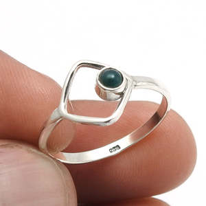 Bague minimaliste en onyx vert taille ronde brillante, en argent sterling 925, avec monture ouverte taille marquise, style bohème - Product Image 4