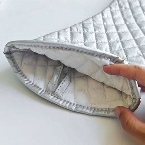 Gant de cuisine matelassé 100% coton résistant à la chaleur - Product Image 1