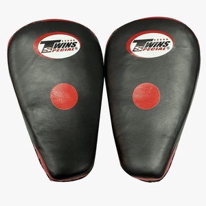 Vente en gros de pads de frappe incurvés personnalisés de haute qualité pour la protection en entraînement de Muay Thai, MMA et Kickboxing - Product Image 1