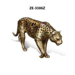 Porte-clés Lion en Laiton Sculpté et Gravé, Style Artistique Moderne, pour Décoration Intérieure et Objets de Collection Artistique - Product Image 1