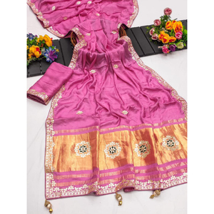 Sari en soie rose brodé à la main, robe indienne traditionnelle avec bordure dorée pour les mariages et les fêtes - Product Image 1