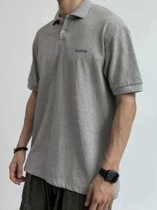 Polo gris de verano para hombre con bordado de letras y media cremallera - Product Image 6