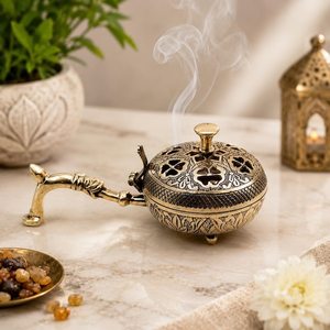 Quemador de incienso de latón hecho a mano con diseño de ventilación tallado para uso religioso, difusor de humo aromático estilo chino - Product Image 3
