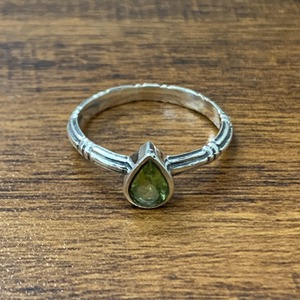 Bague en péridot fin de 1,8 grammes - Product Image 1