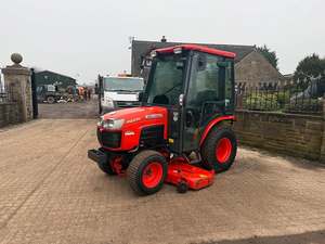 Precio de Fábrica de Alta Calidad para Mini Tractor B2350 25HP 4WD COMPACTO, Tractor Agrícola con Transmisión por Engranajes, Garantía de 3 Años - Product Image 1
