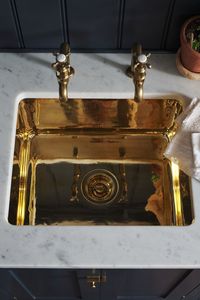 Évier de cuisine en laiton fait main, qualité supérieure, cuve profonde, finition élégante et durable, pour les acheteurs importateurs-exportateurs Alibaba mondiaux - Product Image 1