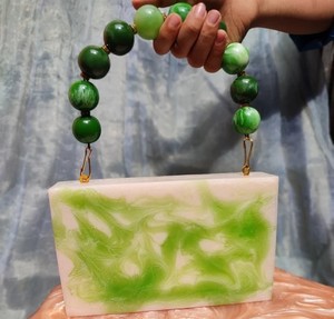 Bolso de mano acrílico verde claro efecto mármol con asa de cuentas gruesas, cartera rígida para fiesta nupcial, venta al por mayor - Product Image 1