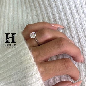 Bague de fiançailles solitaire classique en diamant de laboratoire taille brillant rond, or blanc 14 carats, 4 griffes, pour femme - Product Image 2