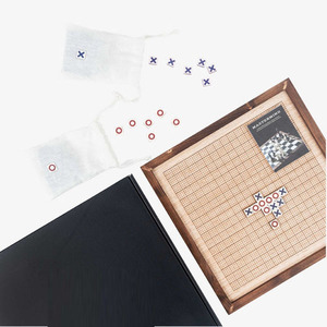 Jeu de société d' stratégie artisanal en bois « Cinq à la suite » avec motif quadrillé et jetons de jeu pour un plaisir familial sans fin - Product Image 2