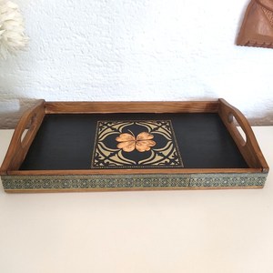Plateau de service en bois jetable fait main de style italien avec poignée, écologique, décoratif personnalisé, pour la maison, compatible lave-vaisselle, sans danger pour les aliments, par UO - Product Image 1