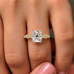 Anillos de Compromiso de Oro Amarillo de 14K con Diamante Radiante Cultivado en Laboratorio con Halo Oculto, Certificado IGI, Joyería Personalizada al por Mayor - Product Image 2