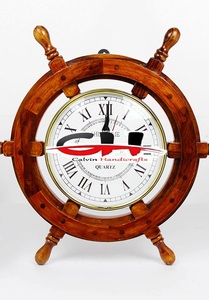 Horloge murale nautique 18 pouces en bois massif et laiton, polie, légère, en forme de gouvernail de bateau, décoration de hublot, décoration murale de bateau en bois - Product Image 6