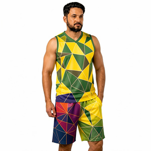 Conjunto de camiseta sin mangas y pantalones cortos con estampado geométrico para hombre, cuello en V, de secado rápido, tejido de poliéster, estilo deportivo, para verano. - Product Image 1