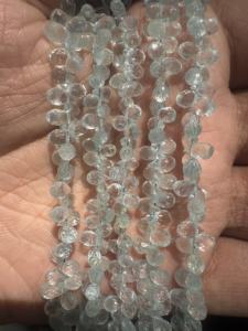 Perles de briolette en aquamarine facettée, 4x6, 5x7 mm, pierre précieuse africaine en forme de goutte (20 cm) ST - Product Image 1