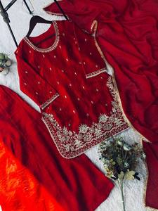 Ensemble de costume Sharara brodé rouge pour femmes avec dupatta |   Vêtements ethniques de créateurs pour mariages et fêtes - Product Image 5