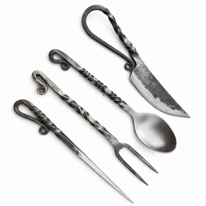 Ensemble d'ustensiles légers faits à la main par Edge Master Manufacture, 4 pièces, en acier au carbone avec étui en cuir - Product Image 1