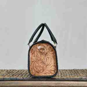 Nueva llegada, bolso de lona pequeño de cuero genuino con diseño floral Walla, hecho a mano, duradero, con patrón de as de picas y cierre de cremallera para el hombro. - Product Image 3