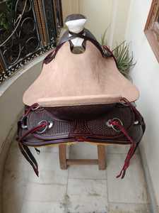 Selle de cheval en cuir occidental de qualité supérieure, véritable selle de cowboy, selle de randonnée artisanale avec siège profond et étriers en bois - Product Image 3