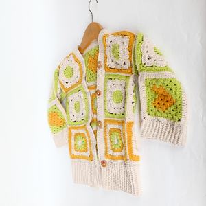 Cárdigan de Ganchillo Hecho a Mano para Niños, Suéter Infantil Tejido con Cuadrados Granny, Chaqueta con Botones, Prendas Tejidas Artesanales para Niños Pequeños - Product Image 1