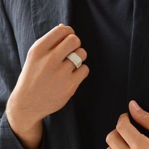 Anillo llamativo para hombre de oro amarillo con diamantes cultivados en laboratorio - Product Image 2