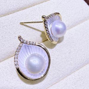 ต่างหูมุกน้ำจืดเคลือบเพชรซิคอนสำหรับผู้หญิง จูจี้ ชุบทอง 14k ลายดอกบัวรูปเกือกม้า อุปกรณ์เสริมแฟชั่นอเนกประสงค์ - Product Image 4