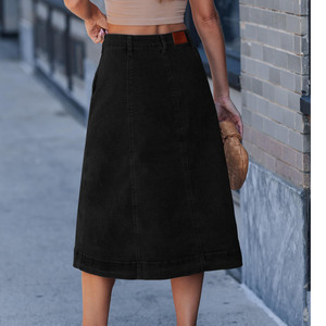 Falda vaquera negra de mujer, nueva colección 2026, cintura alta, botones frontales, corte recto, informal de verano con bolsillos grandes, a la moda. - Product Image 3