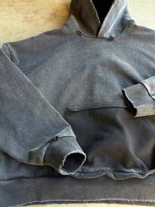 Hoodie unisexe personnalisé épais, coupe oversize, en molleton bouclette, délavé à l'acide, effet vintage usé, streetwear, délavé soleil, déchiré et court - Product Image 5