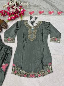 Conjunto de traje Farshi para mujer, estilo indio moderno, para bodas y fiestas de Diwali, en satén japonés pesado con bordados. - Product Image 4
