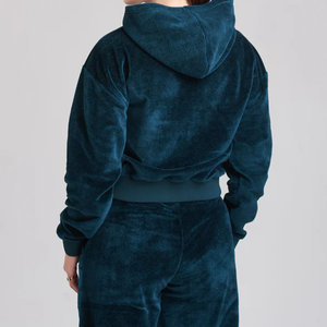 ชุดเซ็ตฮู้ดดี้และกางเกงจ็อกเกอร์กำมะหยี่สีเขียวอมฟ้าสำหรับฤดูหนาว รุ่น Velvet Luxe Unisex สวมใส่สบายหรูหราเหมาะสำหรับวันสบายๆ หรือใส่เดินเล่นในเมือง - Product Image 2