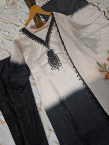 Traditional white Cotton <b>Kurta</b> Set With Dupatta Loose Fit Floor Length Casual Wear For <b>Women</b> India Pakistan Style - Product Image 3