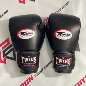 Último Modelo de Guantes de Boxeo Muay Thai Rojos Twins, Guantes de Piel para Entrenamiento Profesional, Guantes de Sparring Fairtex para MMA, Gimnasio y Entrenamiento - Product Image 2