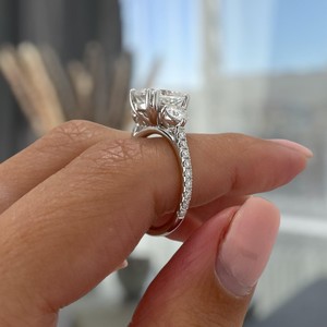 Bague de fiançailles en diamant taille coussin de 3,00 carats, clarté VVS2, couleur E, certifiée IGI, or blanc 14 carats, diamants de laboratoire, bijoux - Product Image 3