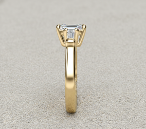 Anillo de Compromiso con Tres Diamantes Cultivados en Laboratorio con Corte Esmeralda, Piedras Laterales en Forma de Baguette, Oro de 14K, Fabricante de Anillos de Novia - Product Image 2