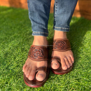 Sandalias de Punta abierta para mujer, chanclas informales de cuero de vaca, estilo occidental, auténticas, hechas a mano, para exteriores, calzado marrón plano - Product Image 2