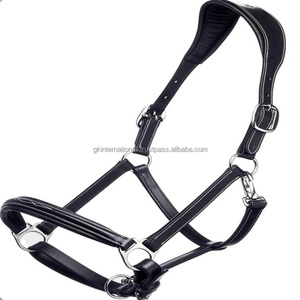 Licol pour cheval en cuir noir de qualité supérieure avec surpiqûres blanches personnalisées et rembourrage ultra doux, accessoires en laiton solides et réglables - Product Image 1